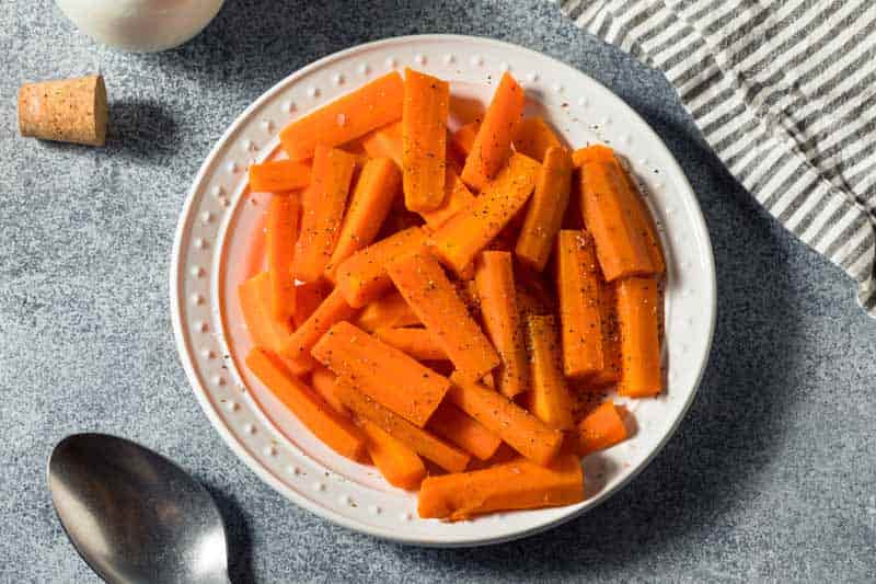 healthy-homemade-steamed-carrots-