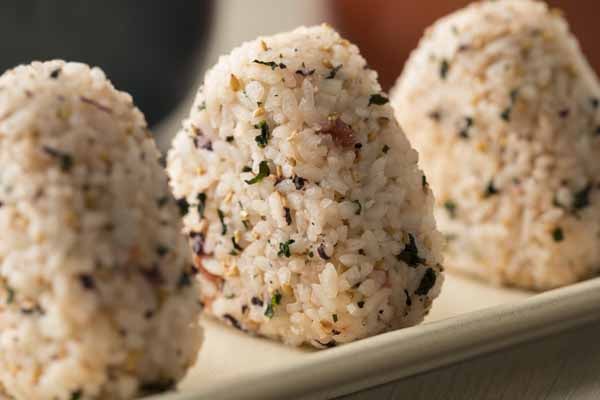 traditional-homemade-japanese-onigiri