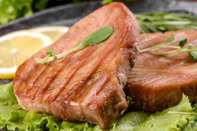delicious-juicy-tuna-steak
