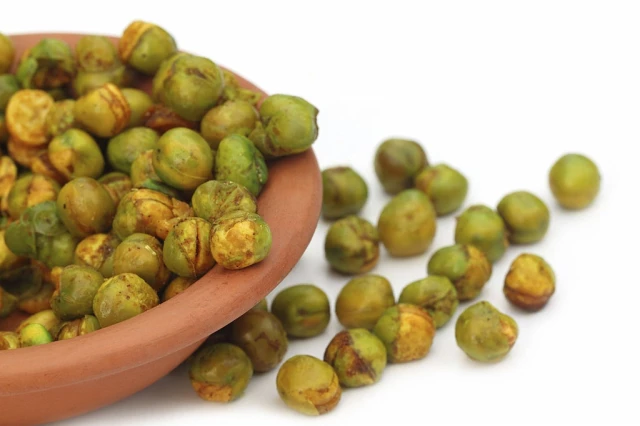 Roasted green peas
