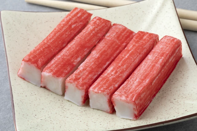 plate-with-surimi-sticks