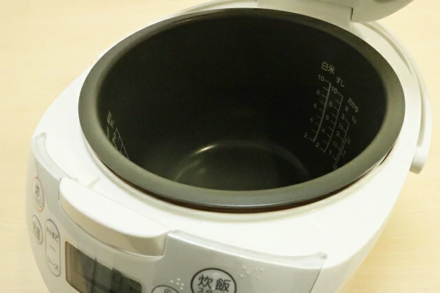 How to clean a rice cooker with deodorizing effect